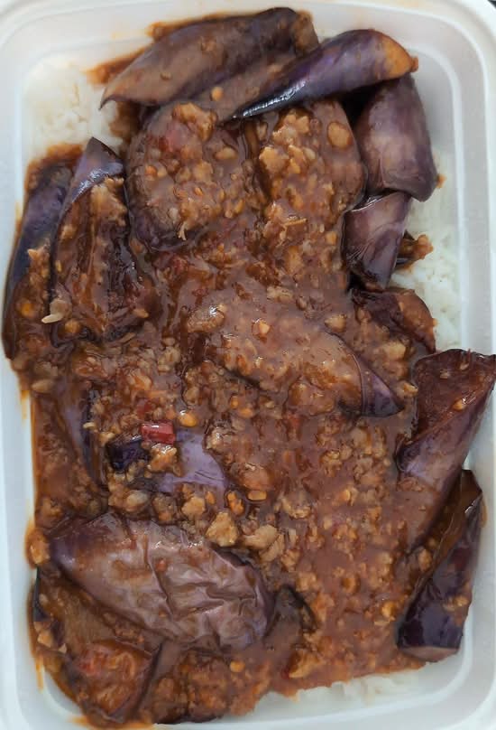 Minced Pork and Eggplant in Spicy Garlic Sauce on Rice (魚香茄子飯)